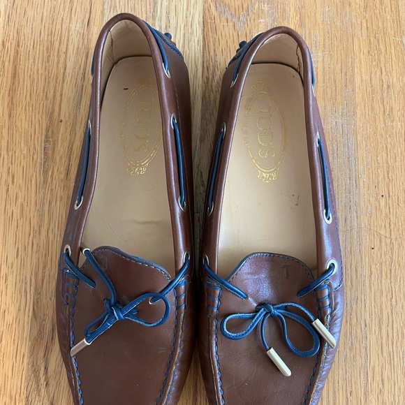 TOD’S women’s brown leather Gommino Driving Shoes - Picture 3 of 6